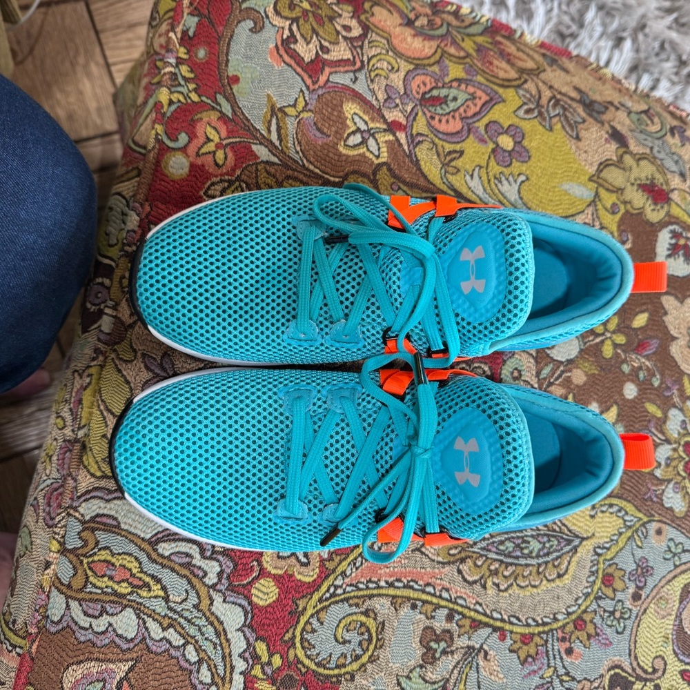 Under Armour women’s ' Blue Athletic Shoes Size 8.5